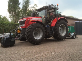 MF  6614 gaat met de voetjes van de vloer bij Gebr. Knoll in Rouveen.